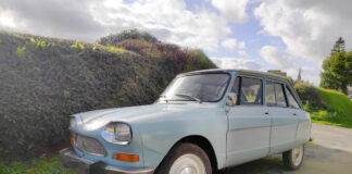 Light blue Citroën Ami 8