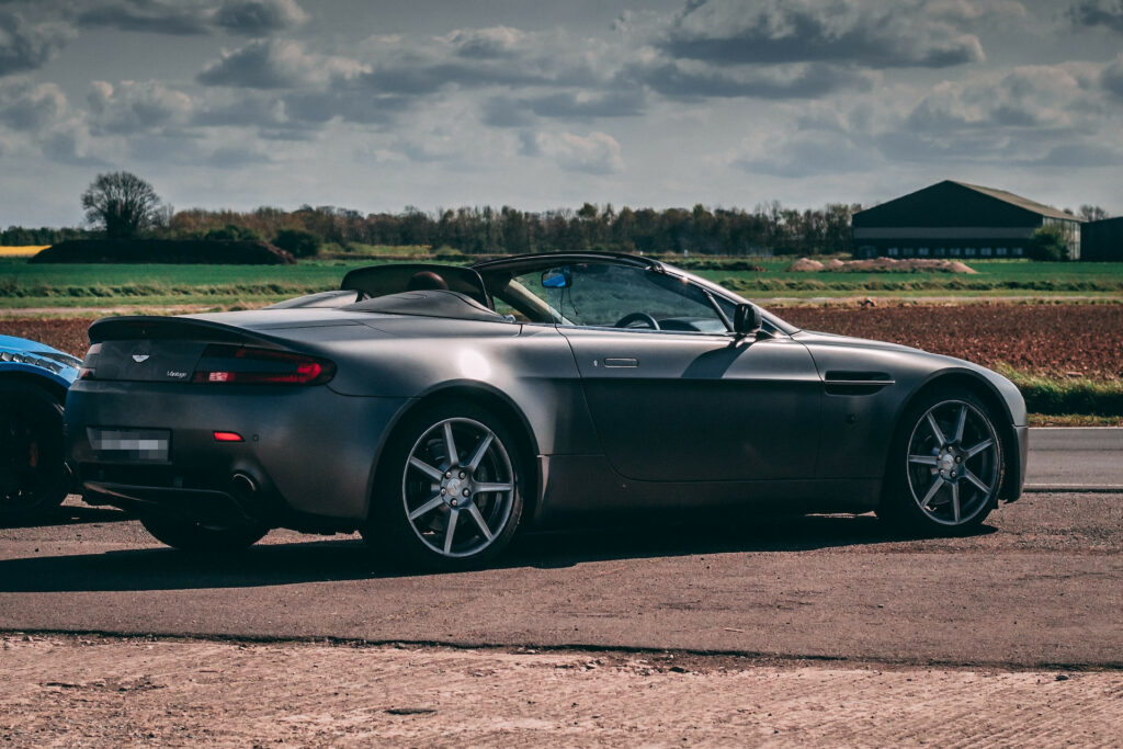Tom Cruise - Aston Martin V8 Vantage