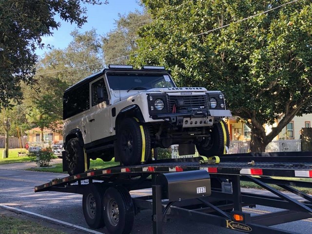 Land Rover Defender 90