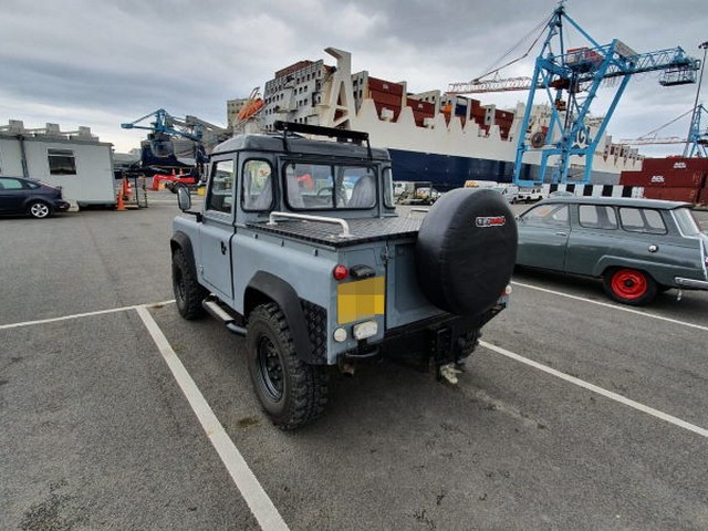 Land Rover Defender 90