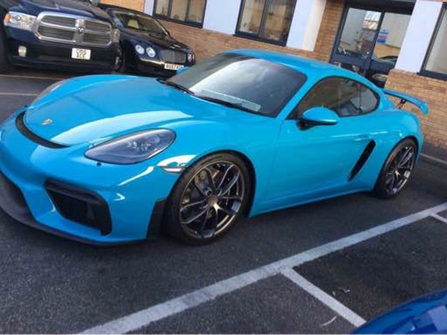 Porsche Cayman GT4