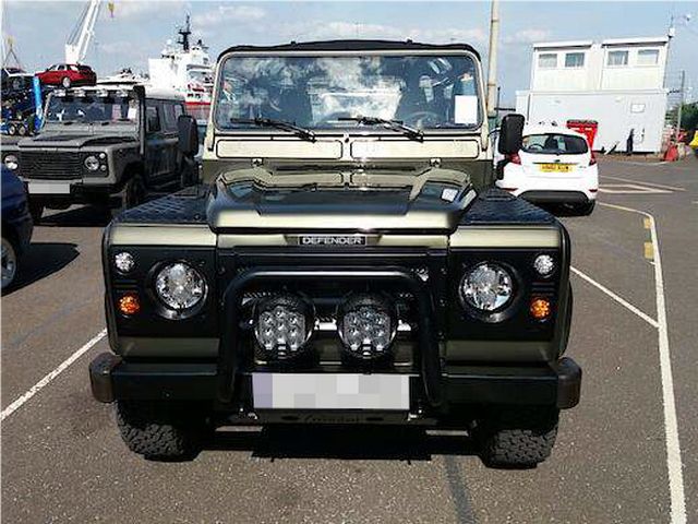 Land Rover Defender 90