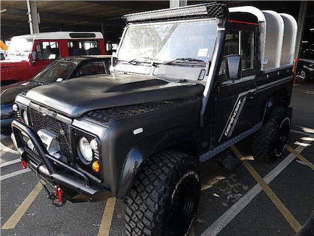 Land Rover Defender 90