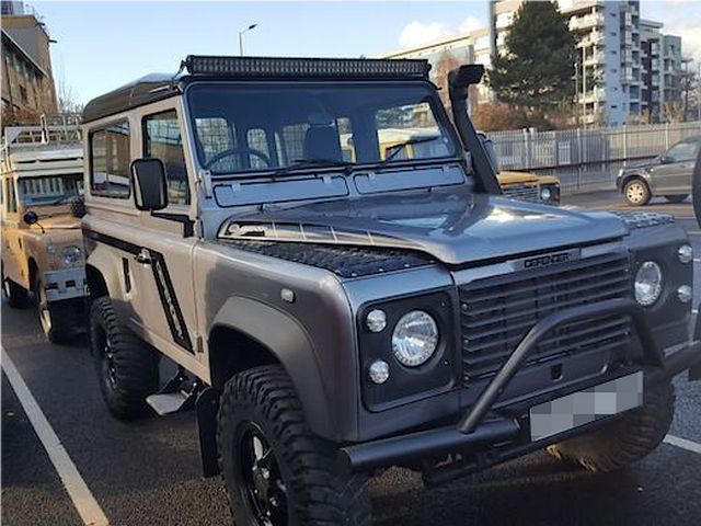 Land Rover Defender 90