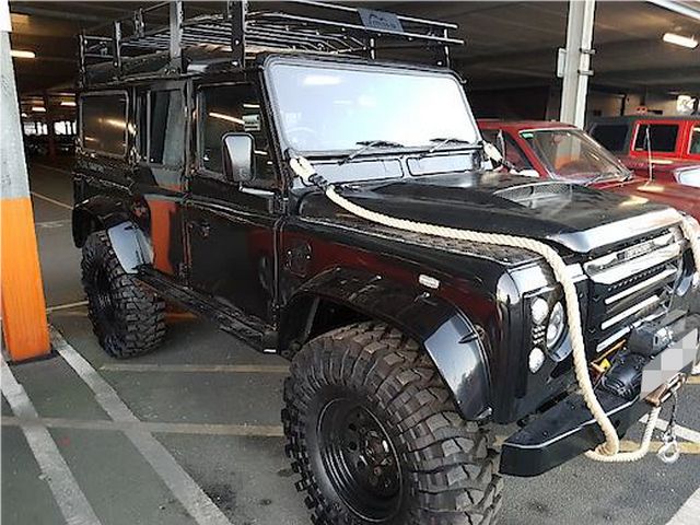 Land Rover Defender 110