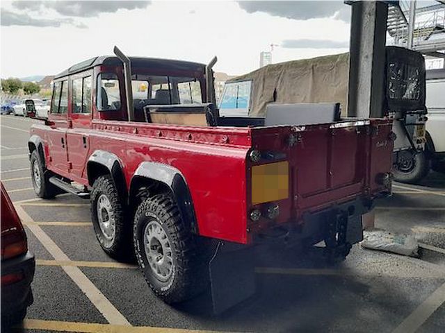 Land Rover Defender 110