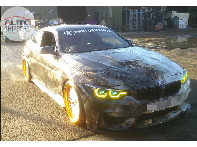 BMW M4, Container - UAE