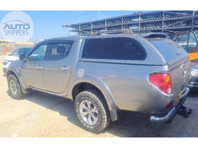 Mitsubishi L200 Barbarian, Roll-on/Roll-off - Saint Lucia