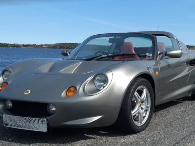 Lotus Elise shipped to Halifax, Canada